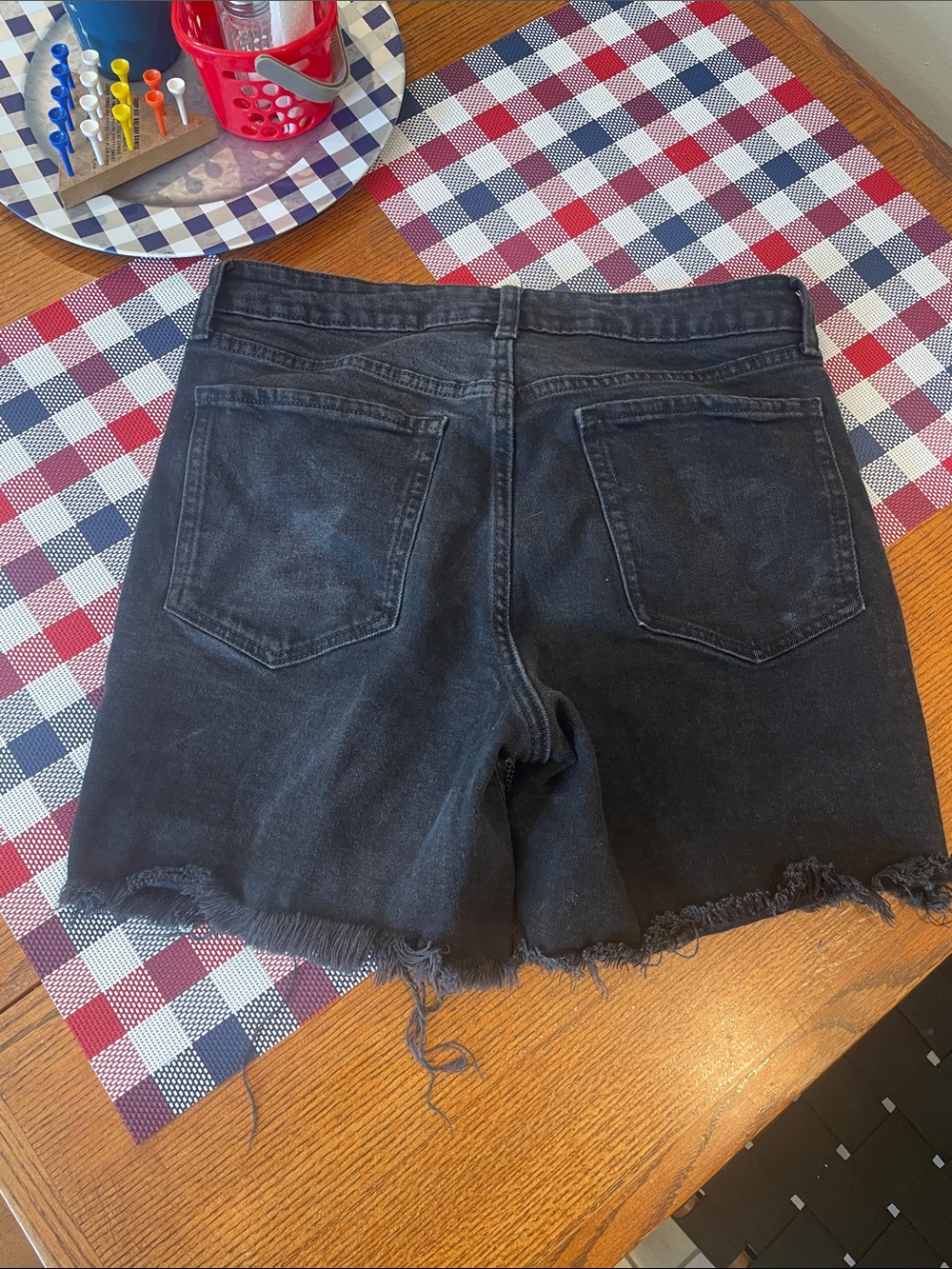 Old Navy Black High-Rise Frayed Hem Denim Shorts - Picture 5 of 6